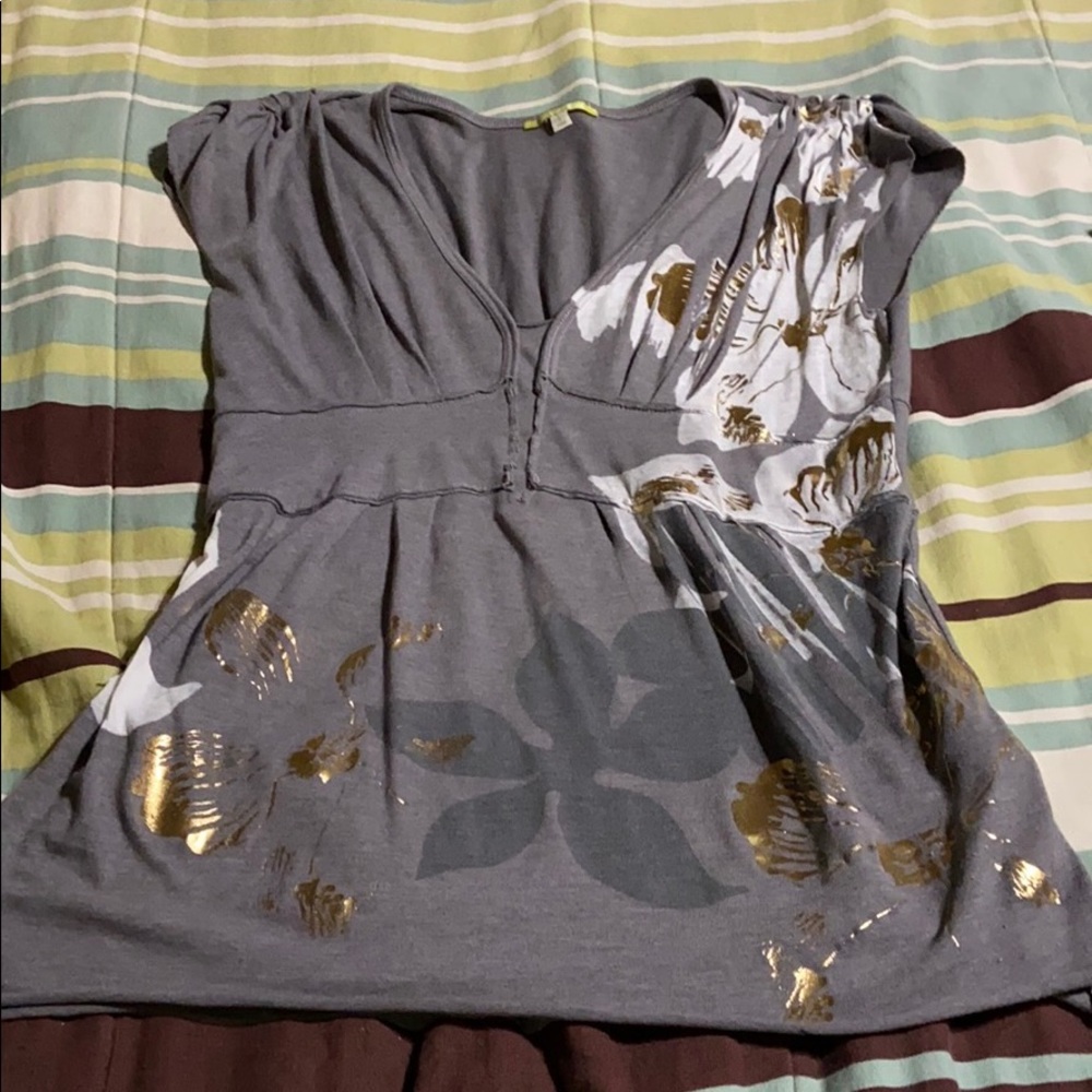 Pullover Top. Euc! - image 1